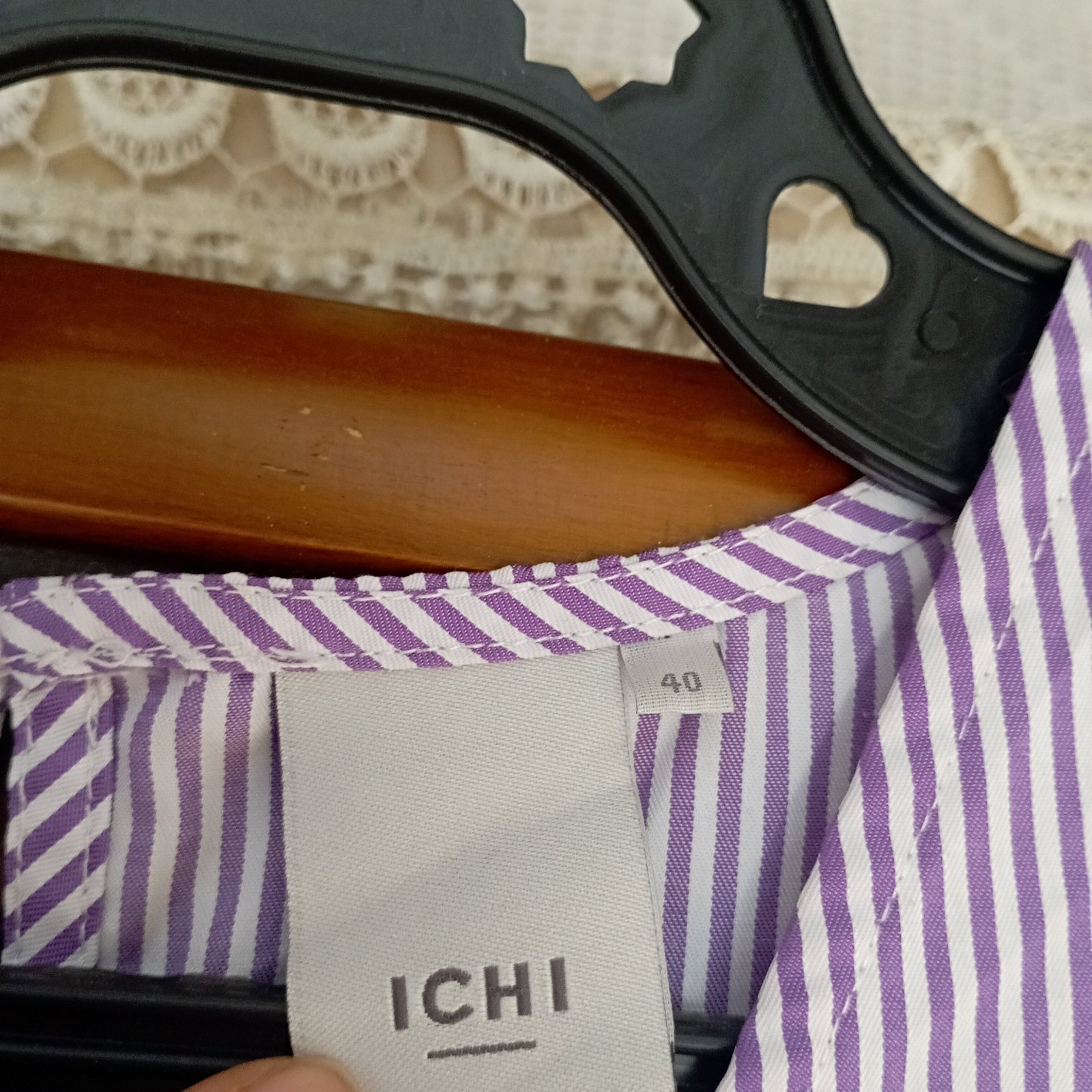 Chemise blanc et voilet 