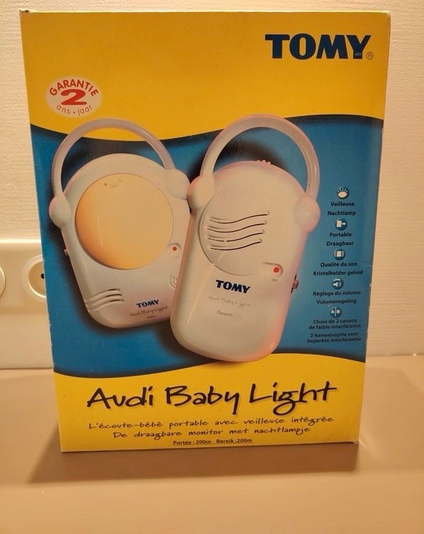 Un écoute-bébé portable avec veilleuse(Tomy) 