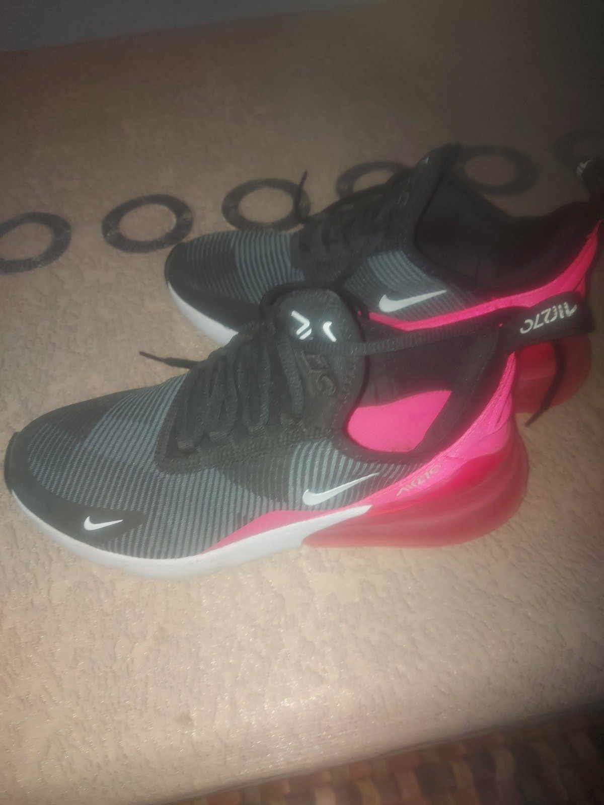 Nike max270