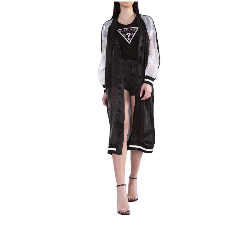 Veste transparante sport taille s et peut allaer jusqu au 40
