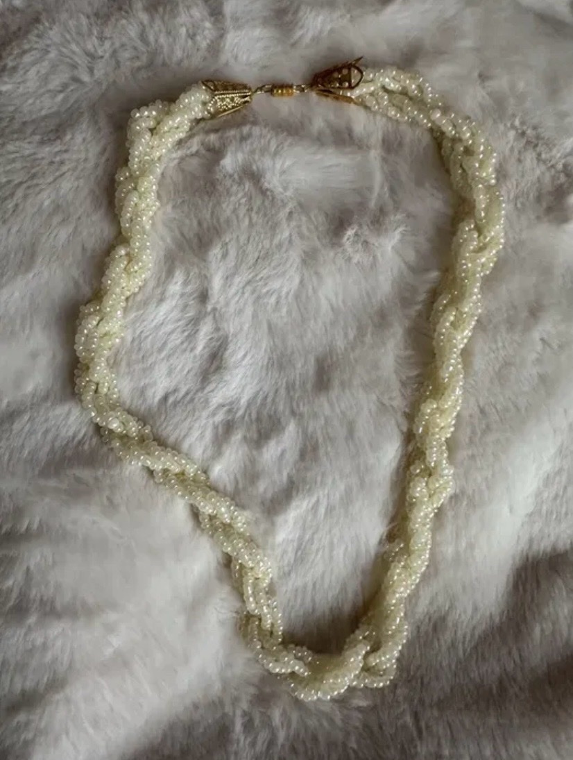 Collier torsadé de fausses perles vintage des années 40/50