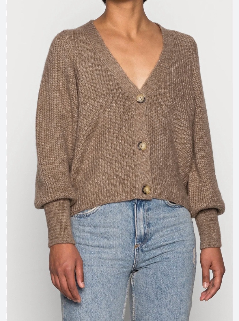  un gilet cardigan pour femme de la marque Only, modèle Clare, de couleur marron/caribou. 