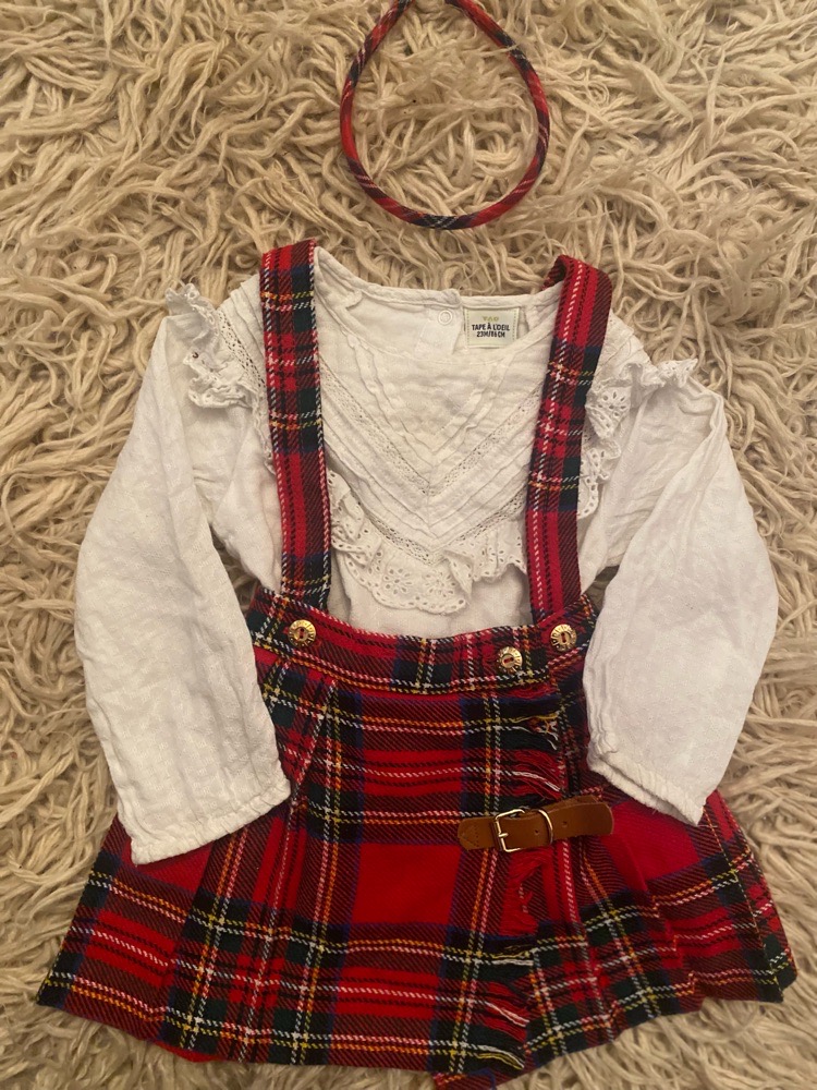 Jolie salopette avec chemise et serre tête