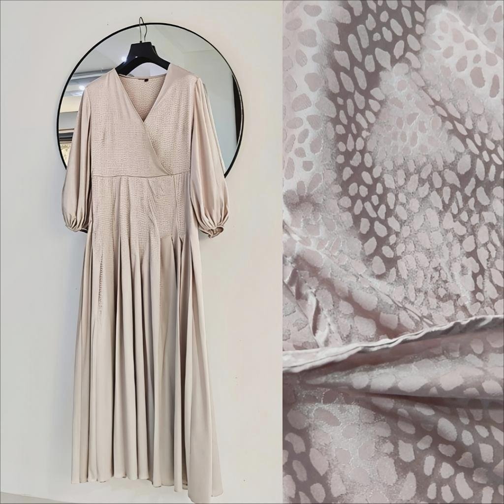 Robe Maxi satinée neuve avec plis 