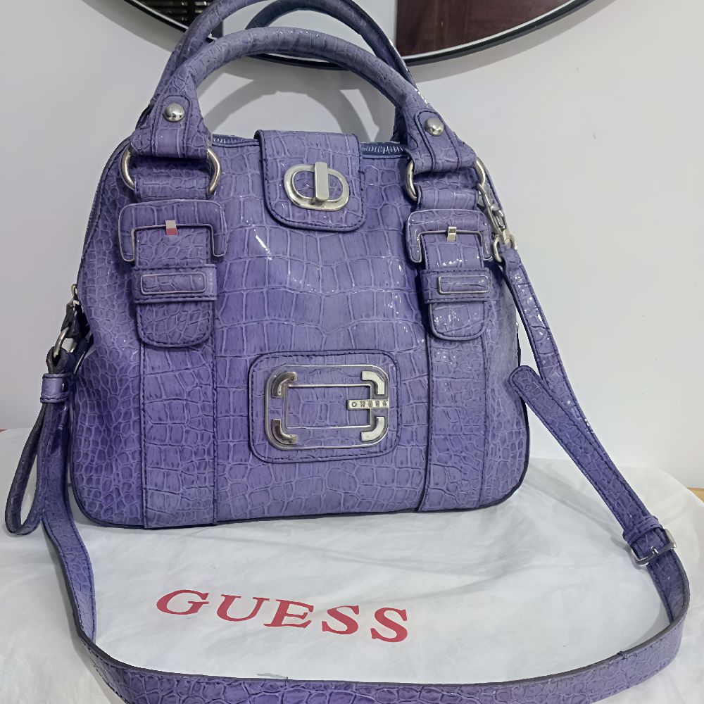 Guess Lila stylé avec bandoulière 