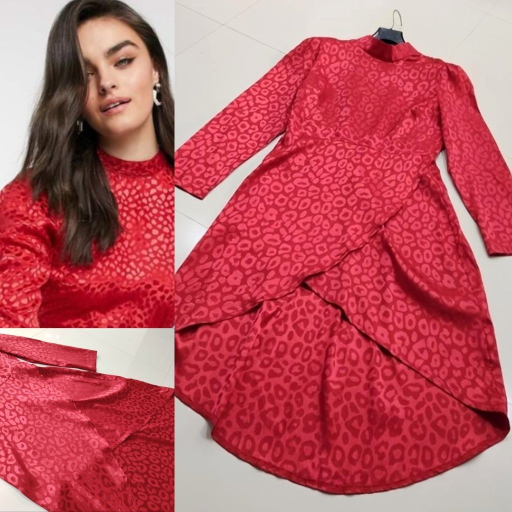 Robe rouge satinée portefeuille chic 