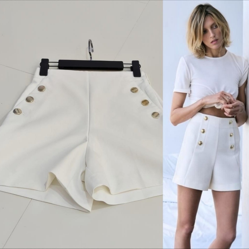Short zara avec boutons dorés 