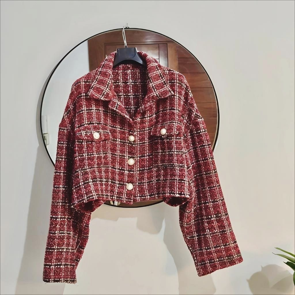 Veste tweed crop avec boutons perles 