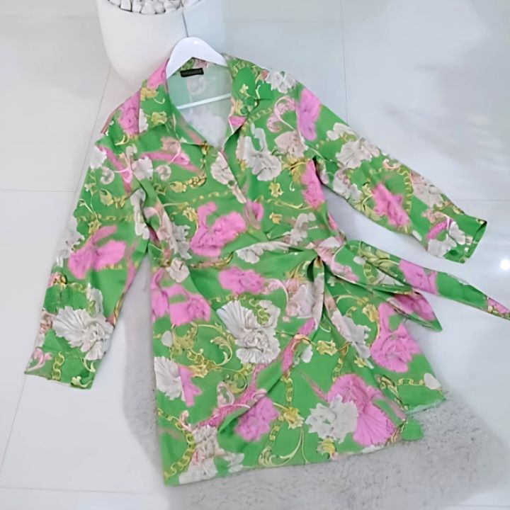 Robe chemise satinée neuve 