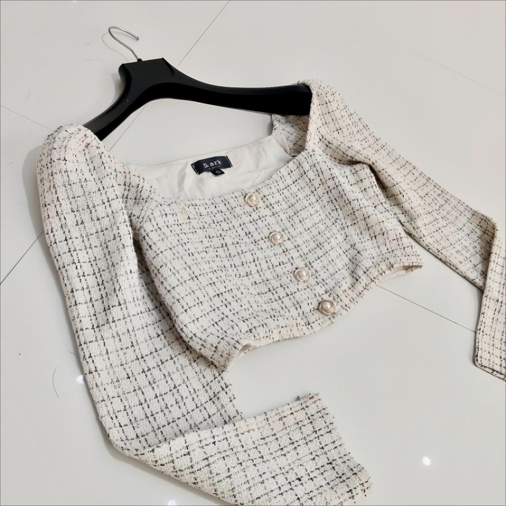 Veste crop effet tweed avec boutons dorés neuf 