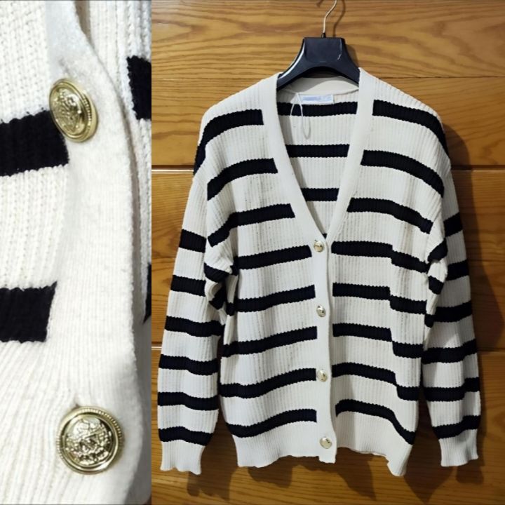 Joli cardigan rayé boutons dorés 