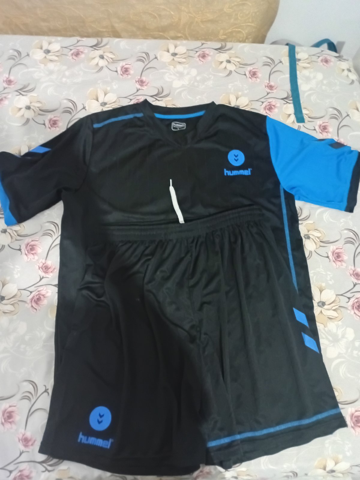 Ensemble sportif Hummel noir et bleu 