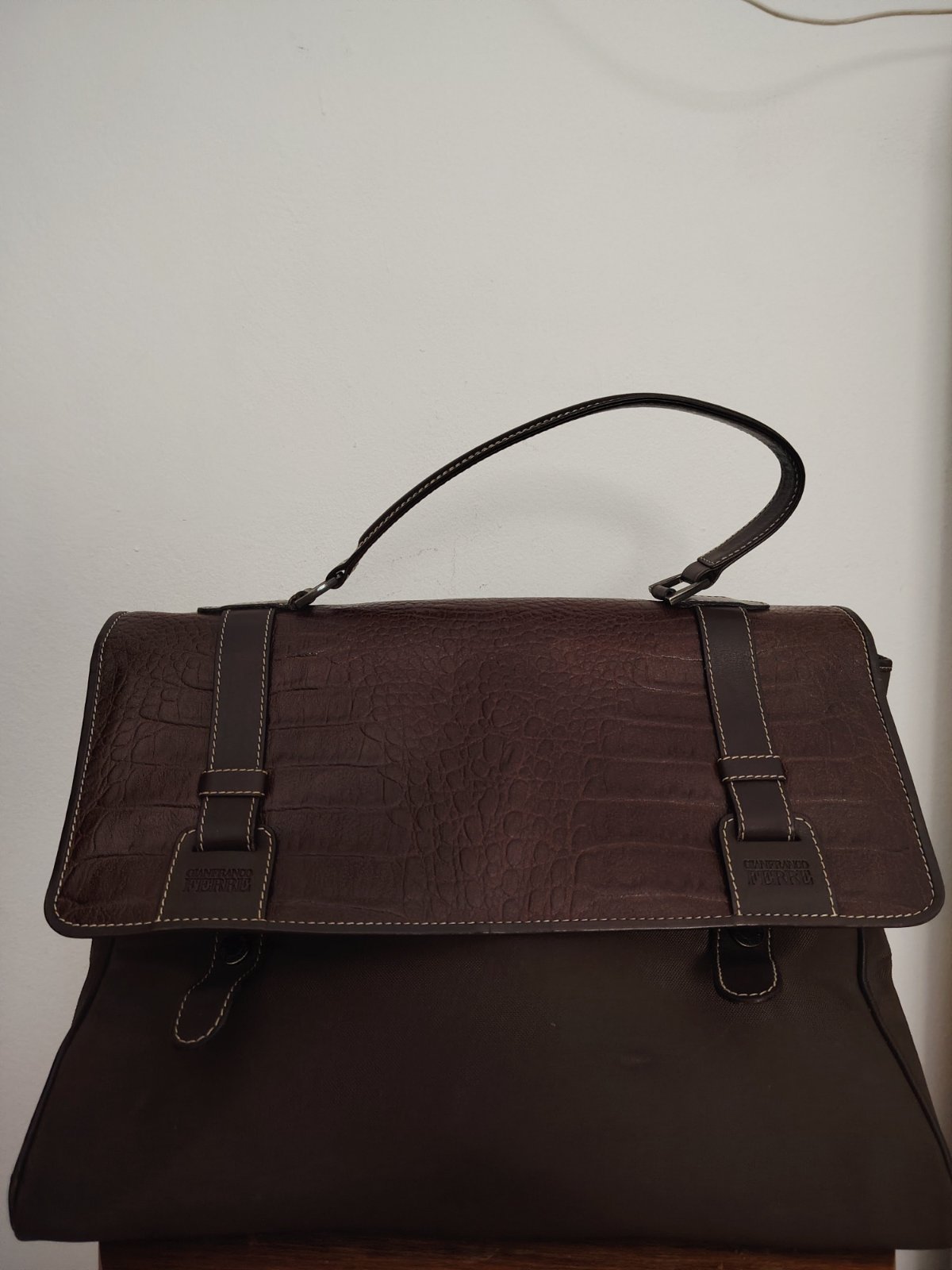 Un sac ferre authentique  en excellent état 