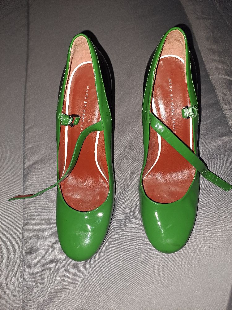 une paire de la marque marc by marc jacobs pointure 41 tres peu portèe 