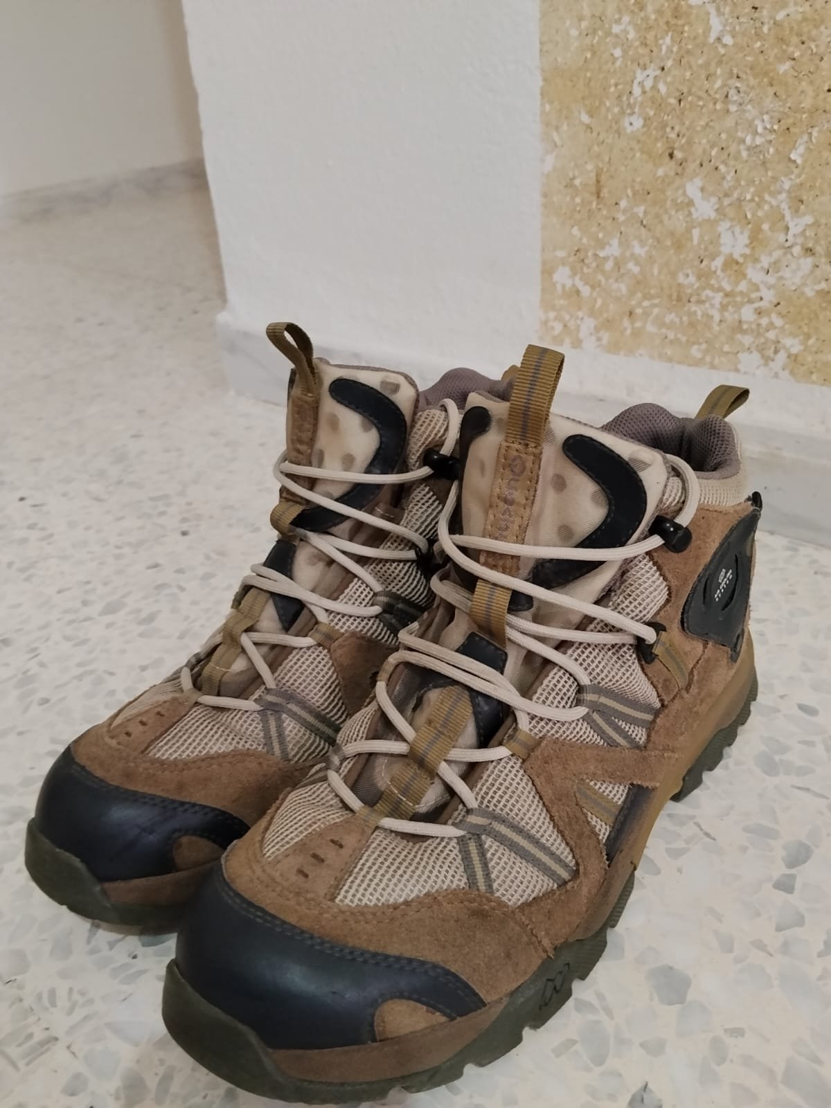 Chaussures de randonnée / travail Decathlon – État comme neuf