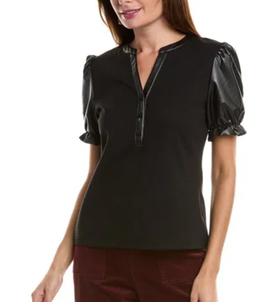 Pull noir avec des details en simili cuir de chez NANETTE LEPOR