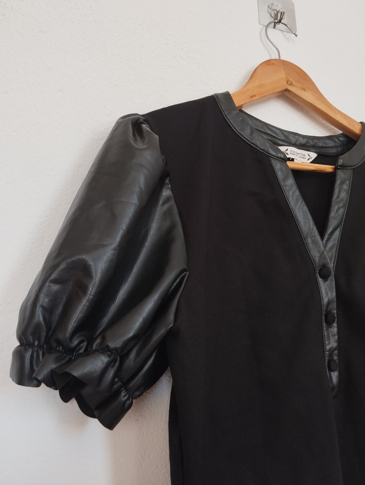 Pull noir NANETTE a gros manches bouffontes 