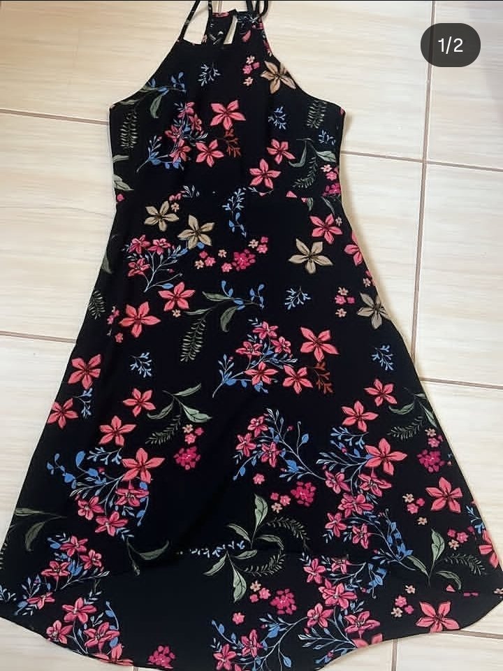 Deux robes tailles 36 38 