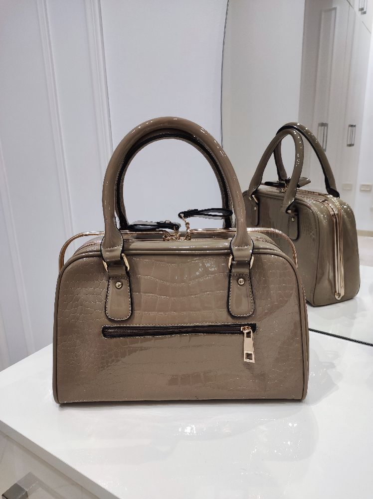 sac vernis camel