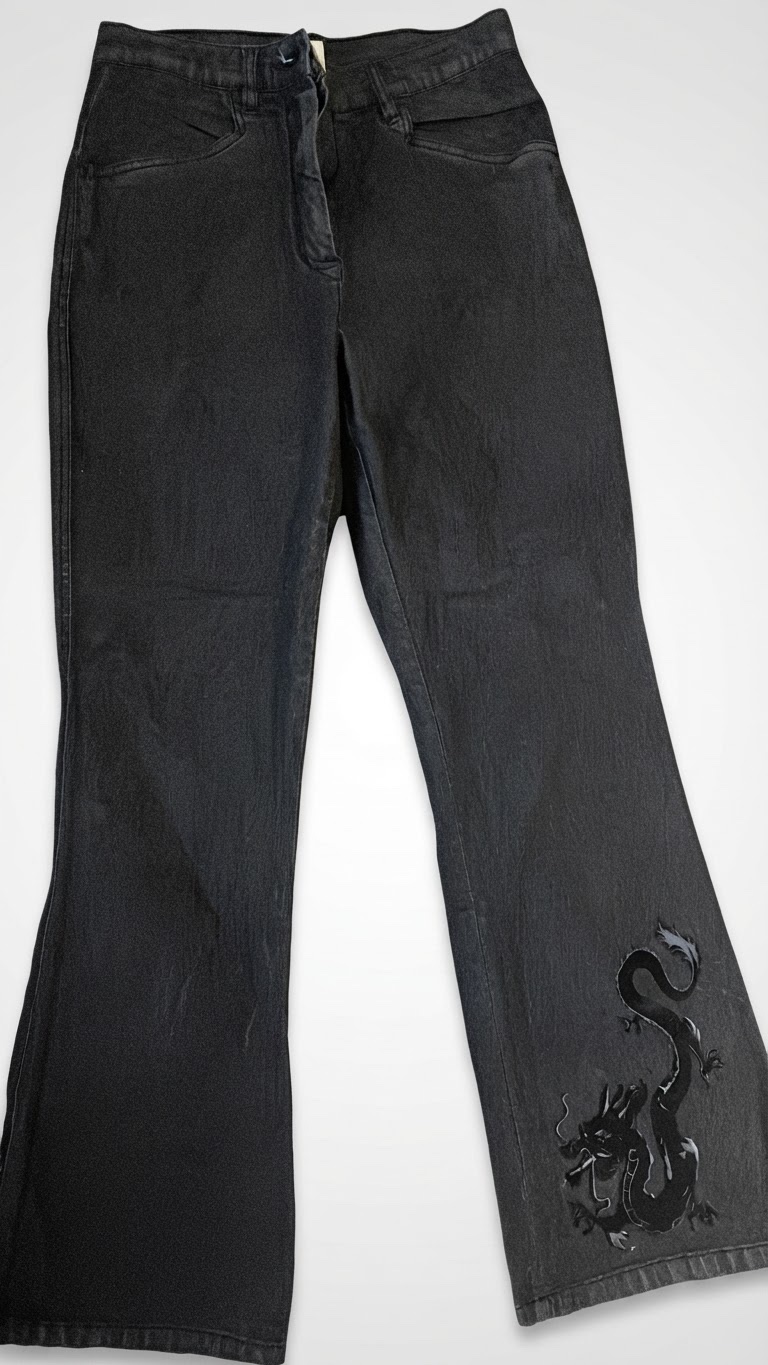 Jean pate d'elephant(flared) noir avec un designe 