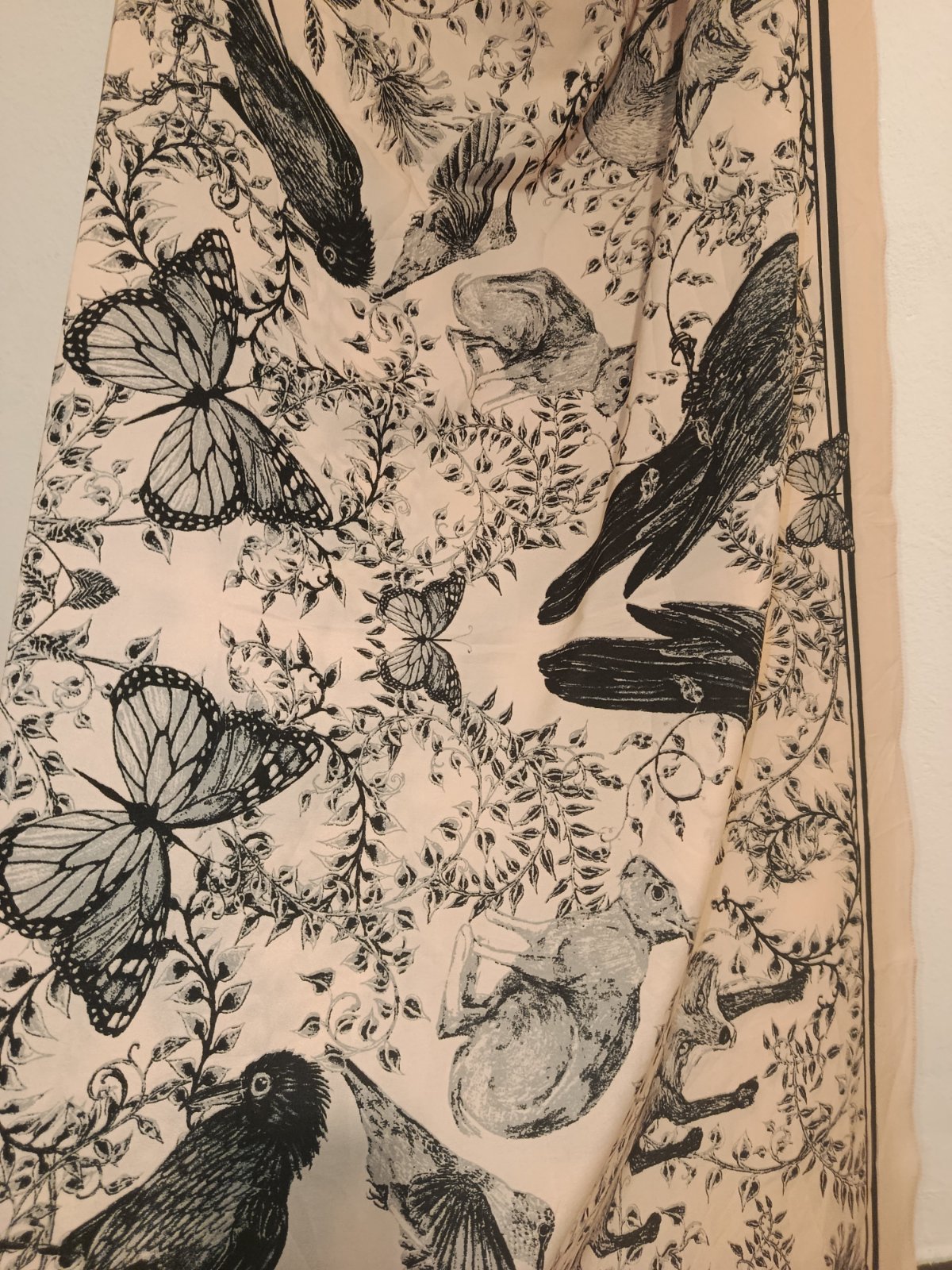 Grand foulard H&M neuf avec etiquette