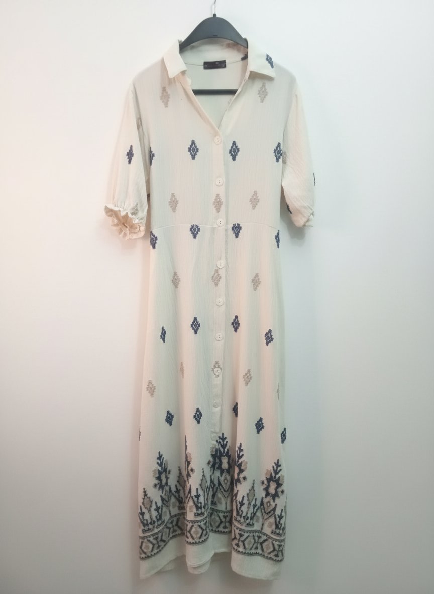 Robe beige ( blanc cassé)