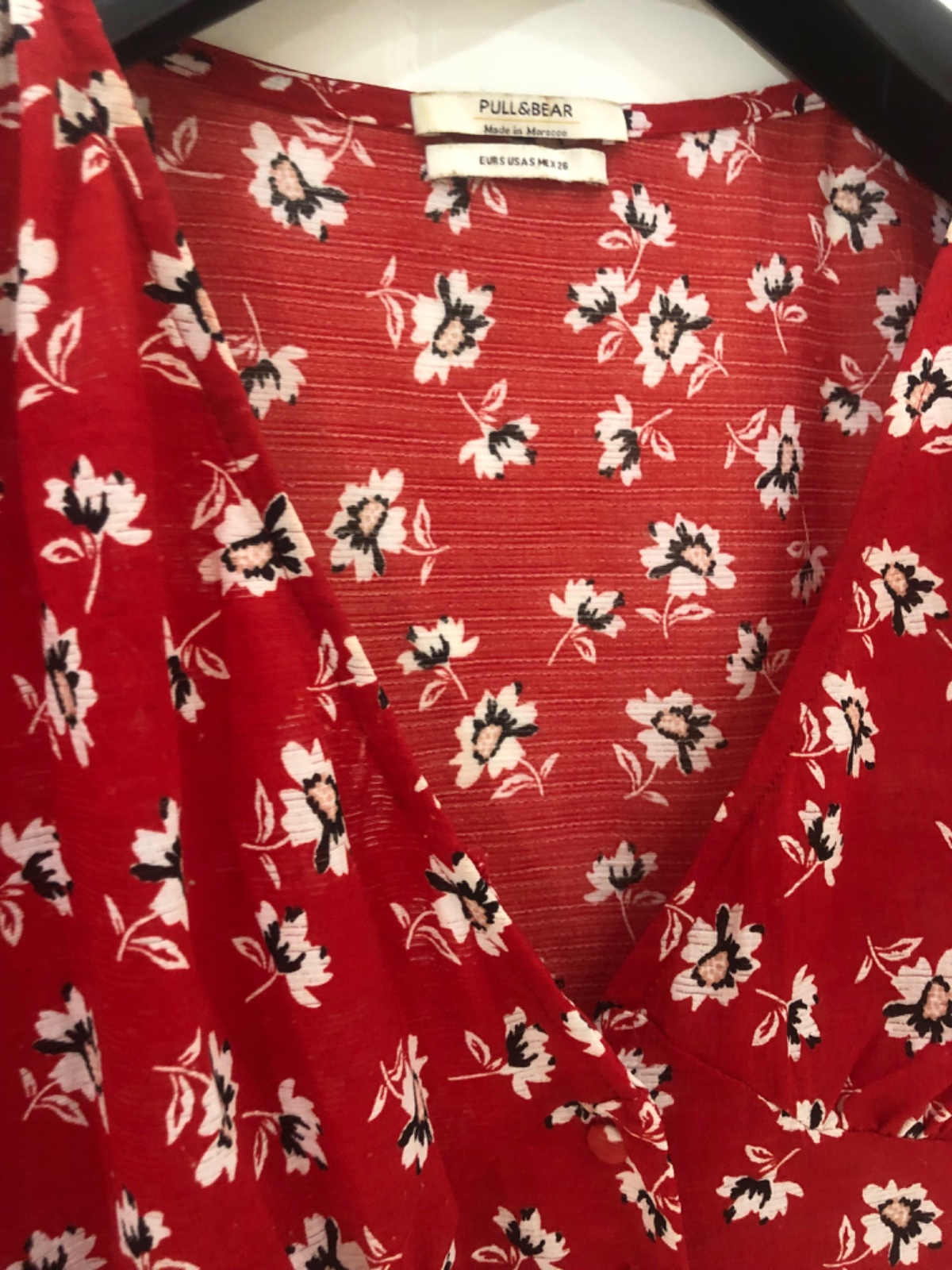 Pull fleurie pull&bear taille M 