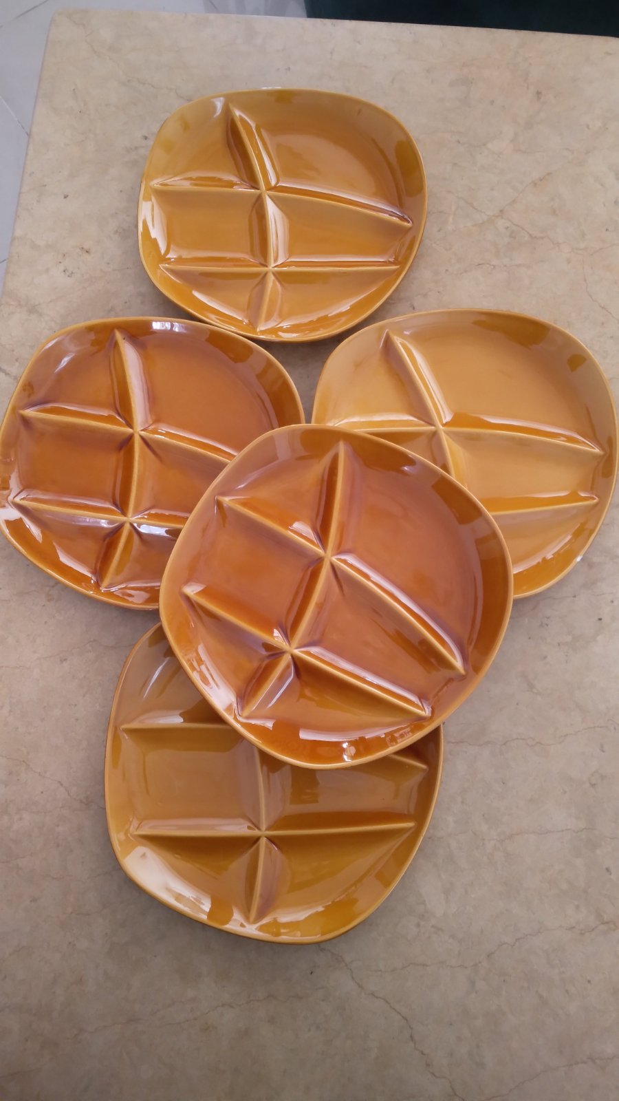 Lot 5 assiettes compartiment 