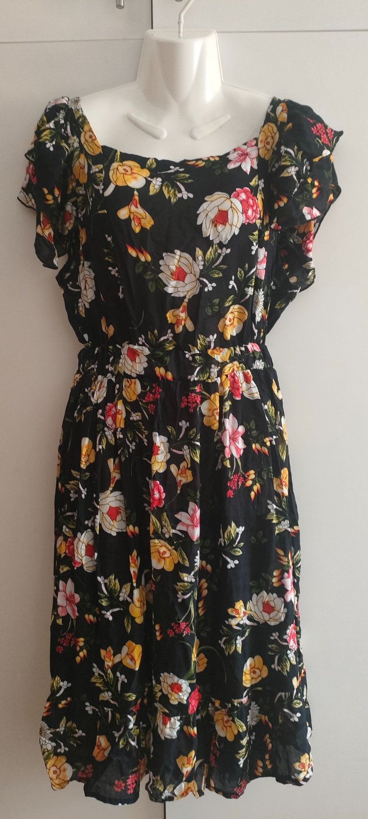 Robe noir fleurie 
