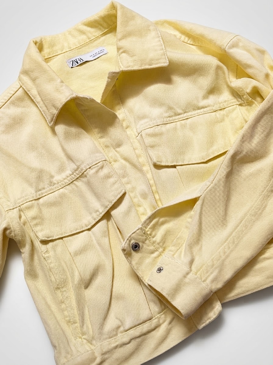 Veste en jean jaune pastel 
