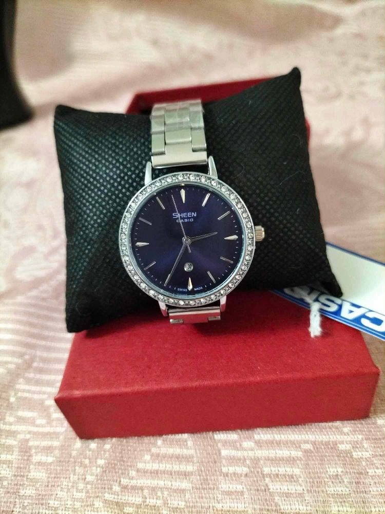 Montre fond bleu