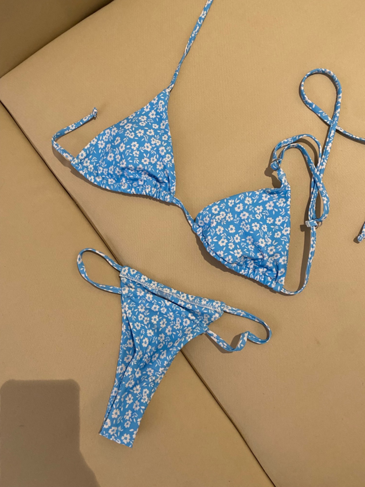  Ikin bleu avec mini fleur