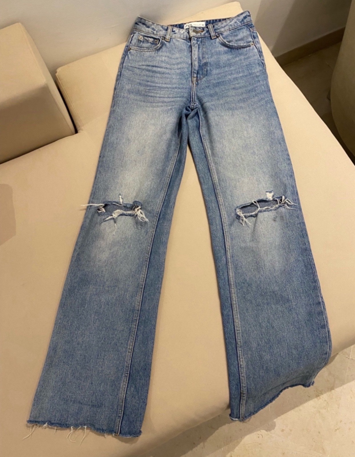 Jean zara taille haute dichiré