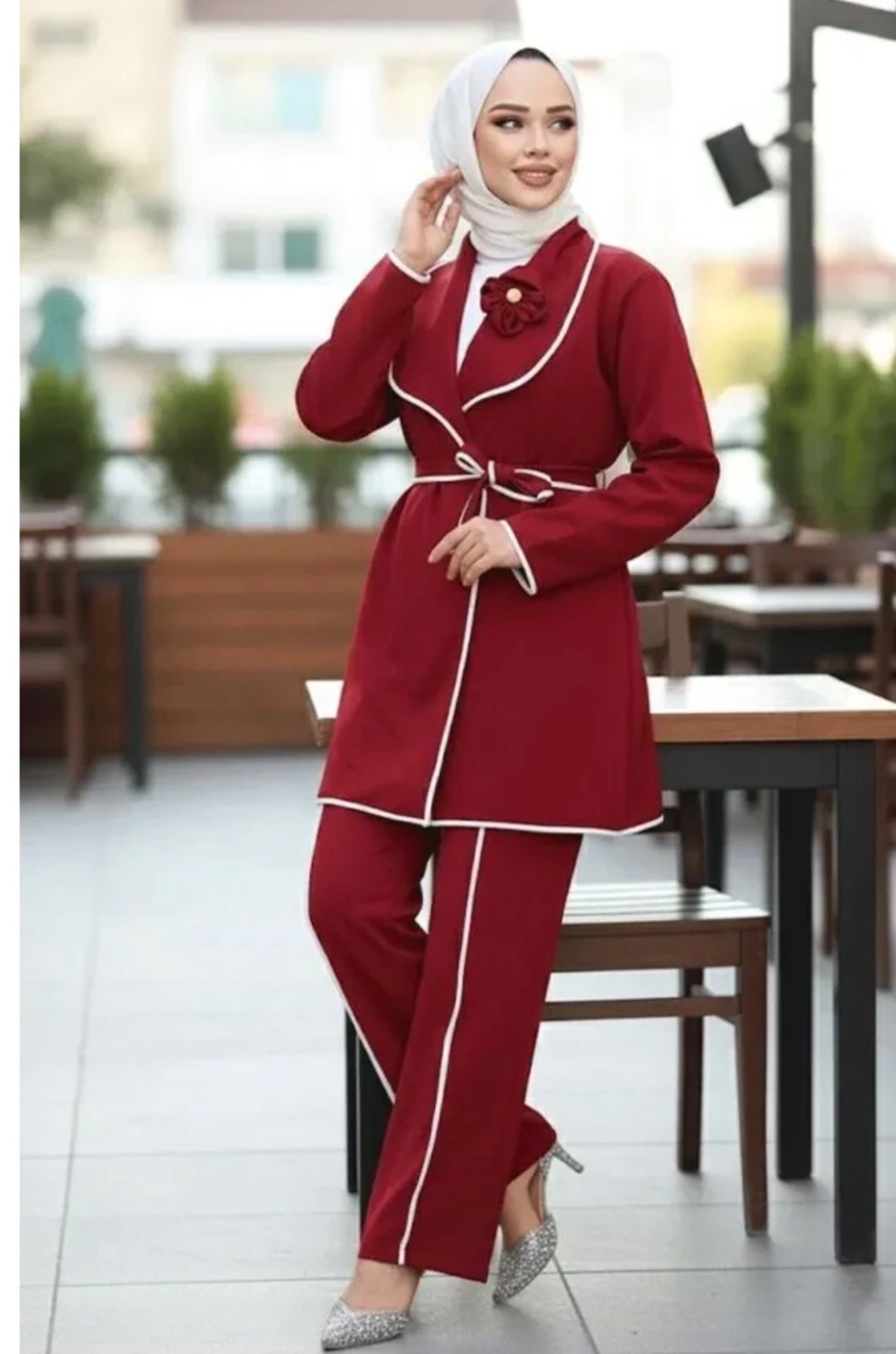  Ensemble deux pièces bordeaux, de style pudique, avec veste Made in Turkey