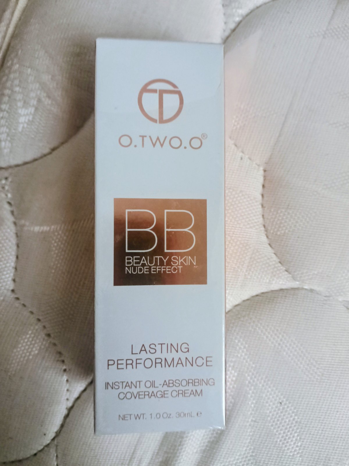 Bb crème marque otwoo référence 04 cacheté utilisé une seule fois