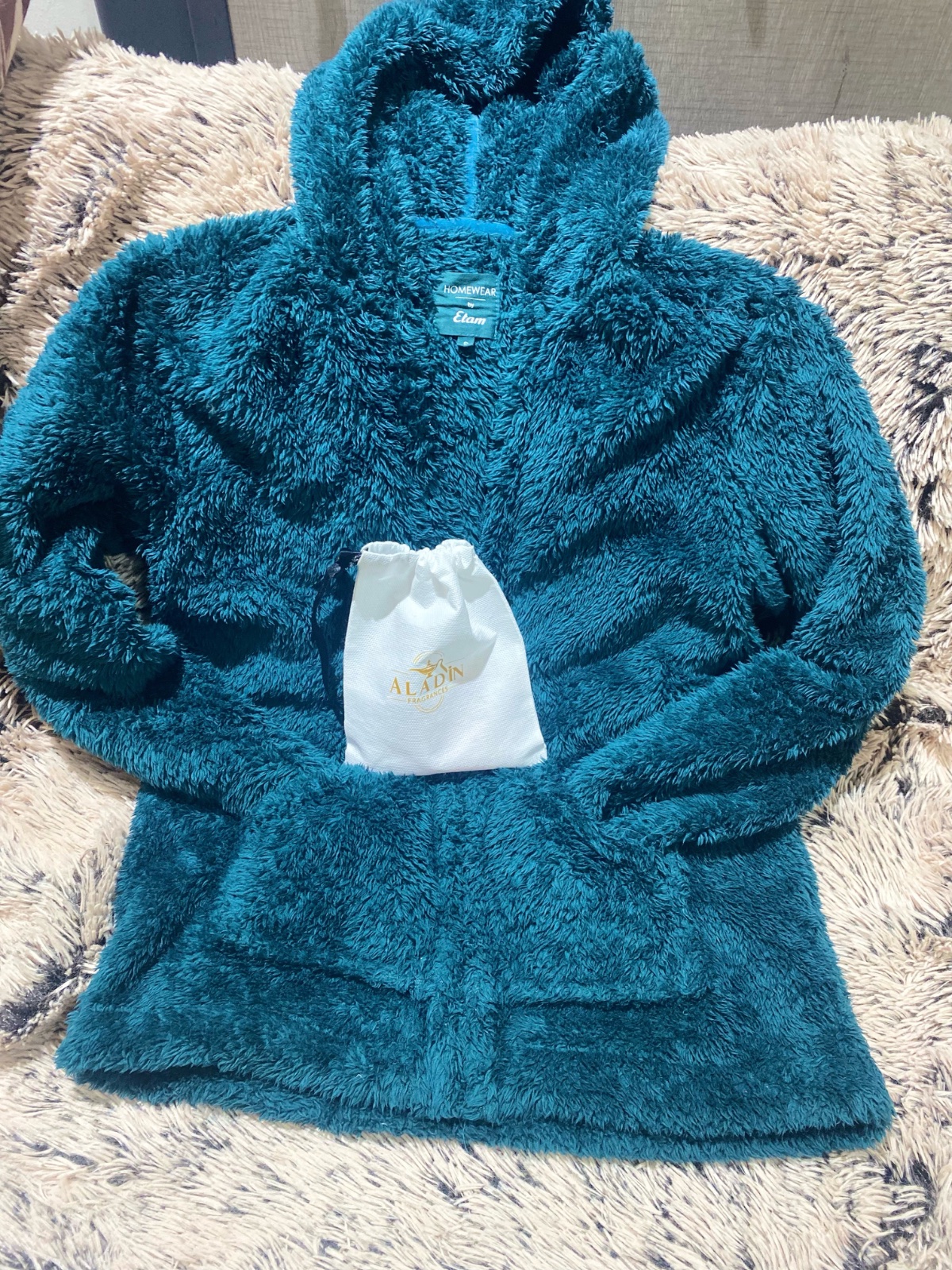 Veste alloucha tres bonne qualité de la marque homeWear