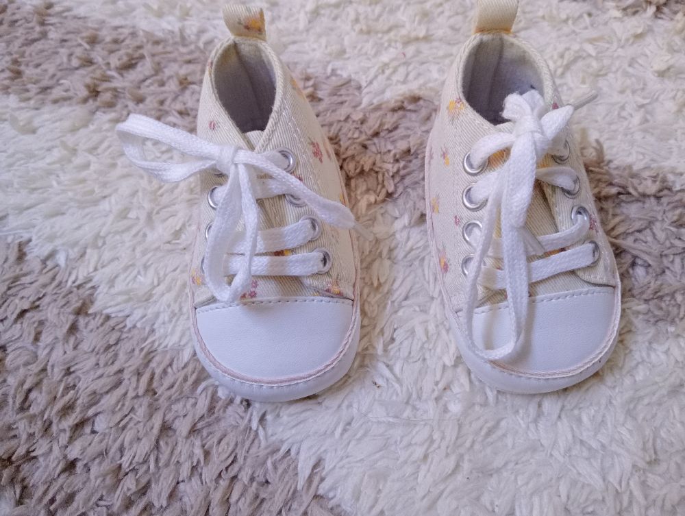 Converse fleurie oour bébé 
