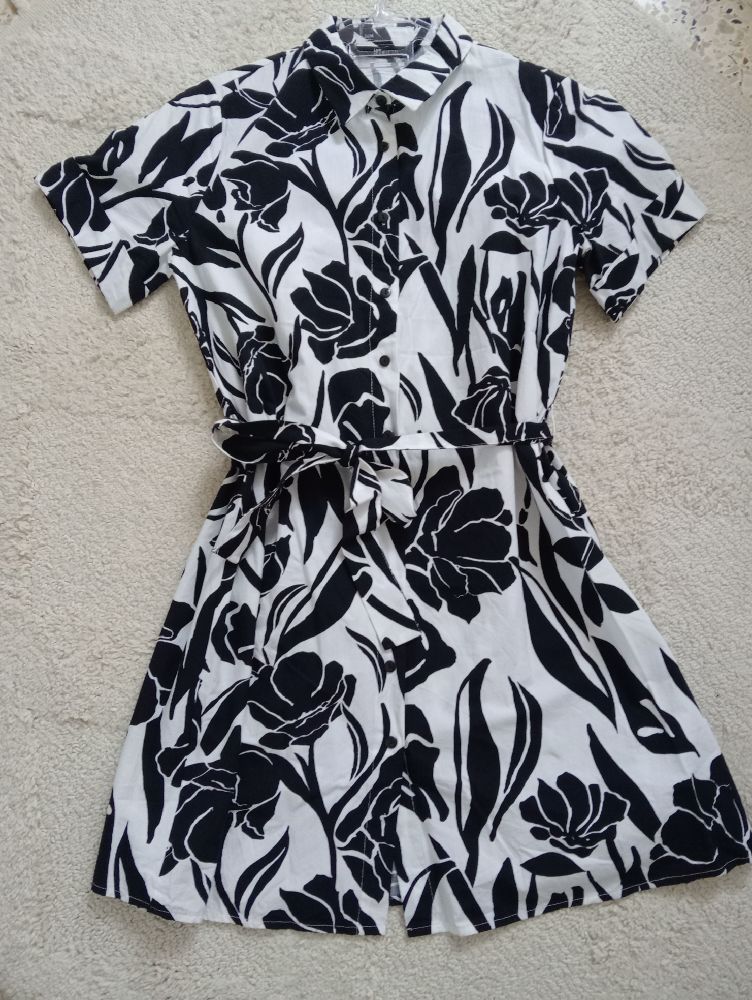 Robe chemise fleurie noir et blanc 