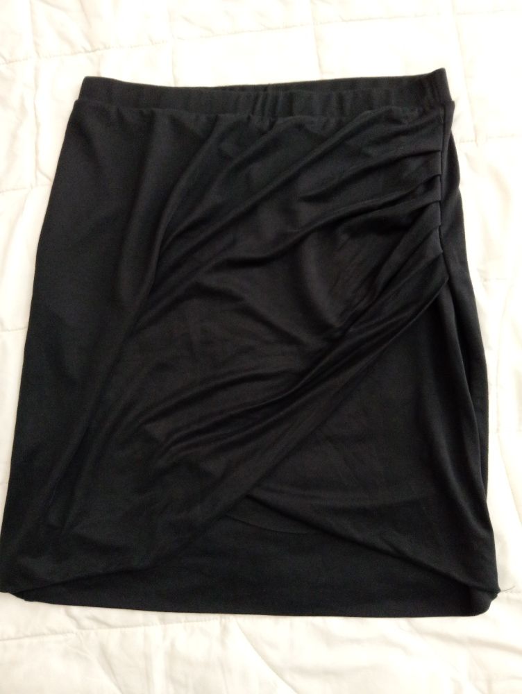 Mini jupe noire effet drapé 