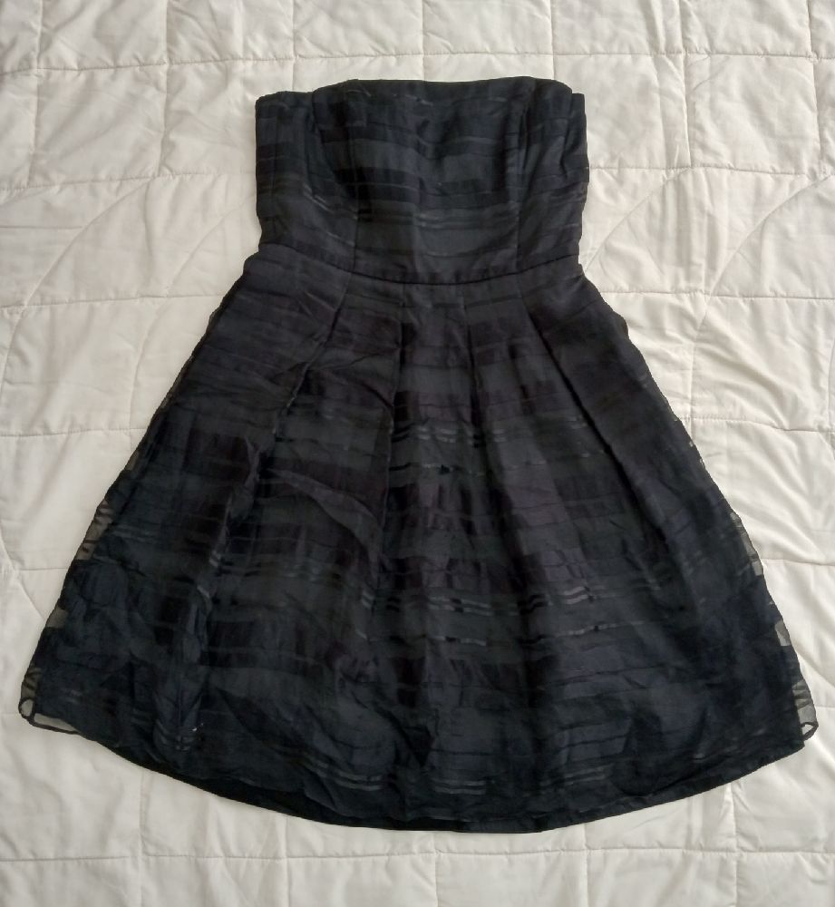 Robe noire sans bretelles 