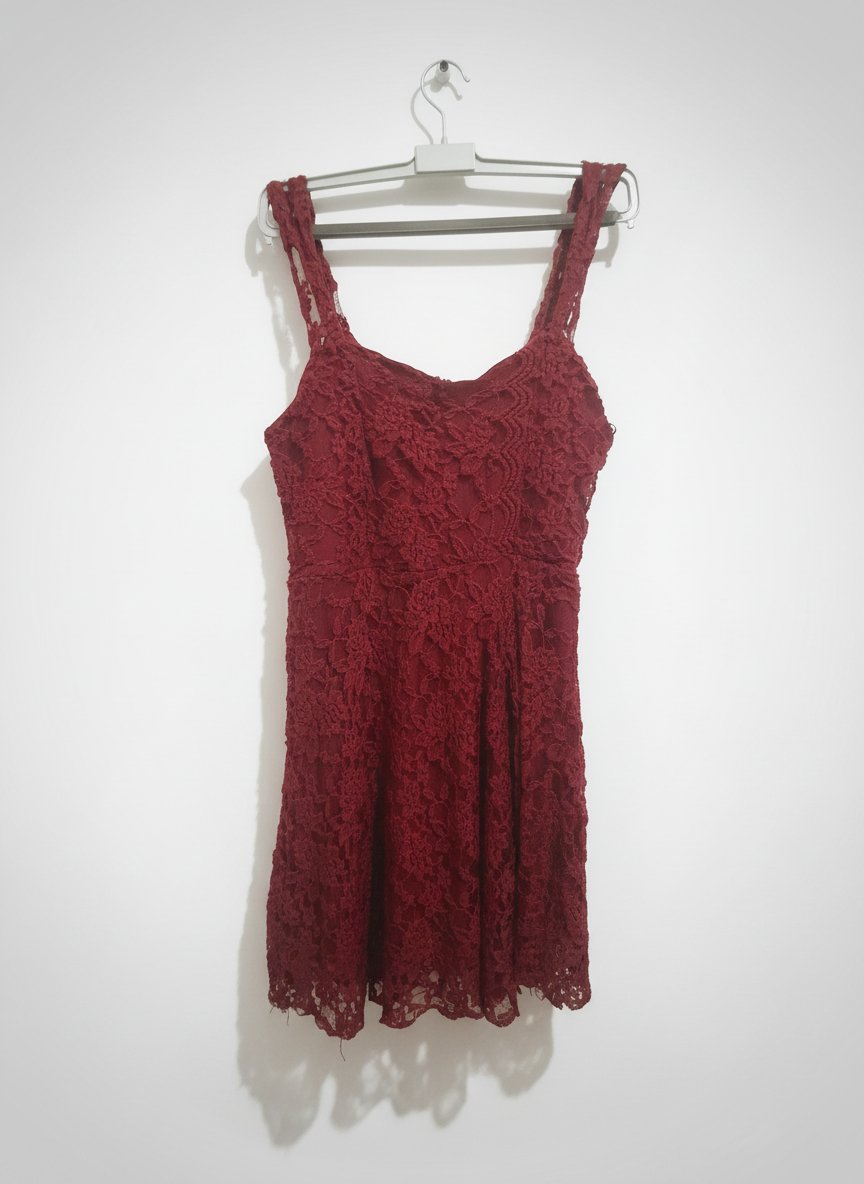 ROBE ROUGE BORDEAUX DENTELLE 