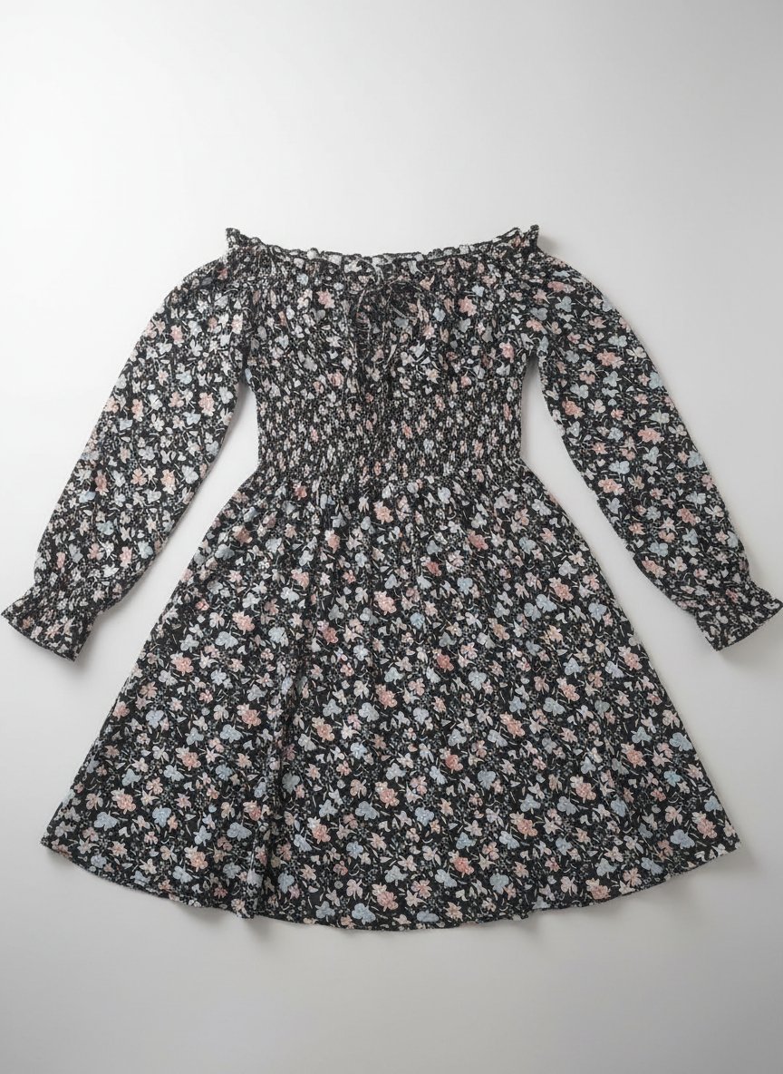 Robe noire fleurie