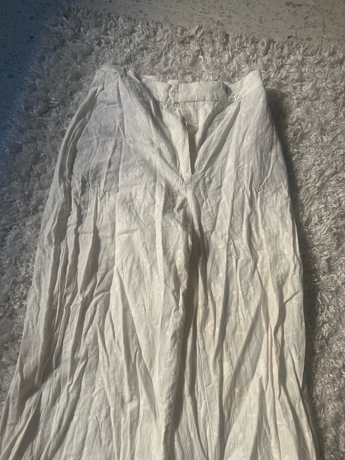 Pantalon blanc avec design 