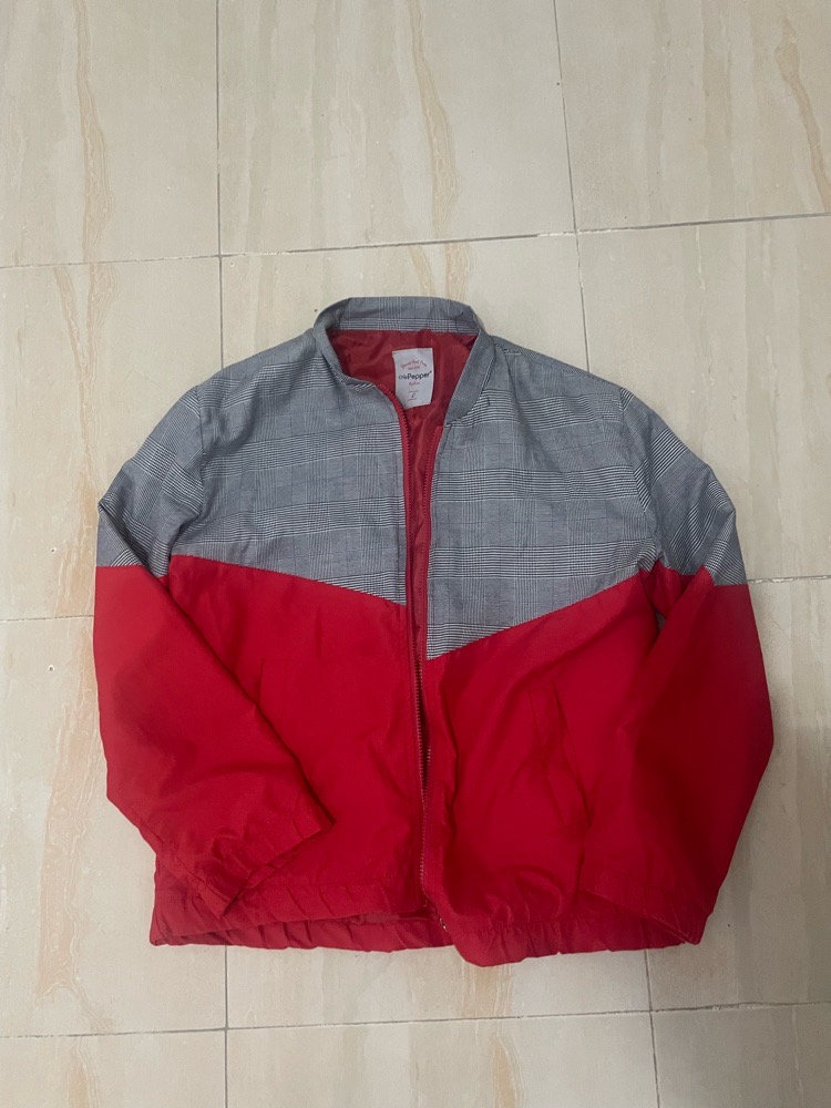 Veste rouge neuf sans etiquette ❣️