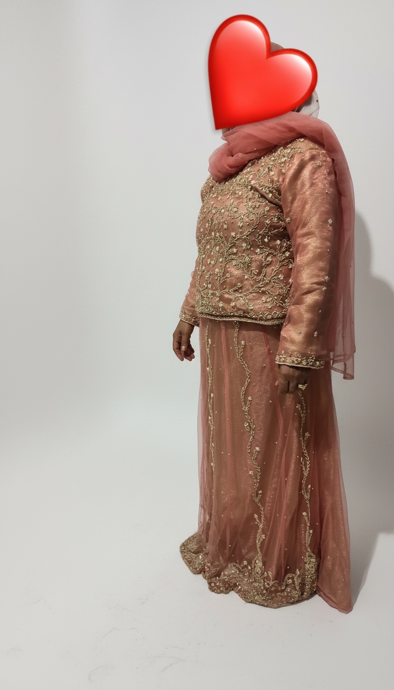 Ensemble femme voilée avec sa foulard