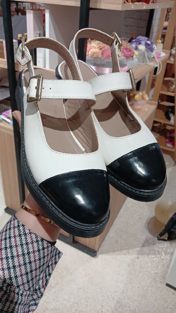 Ballerine Mary Jane noir et blanc en cuir 💯 