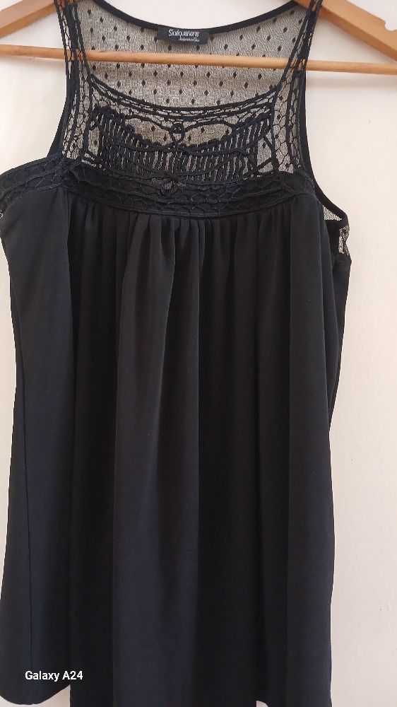 Haut noir dentelle