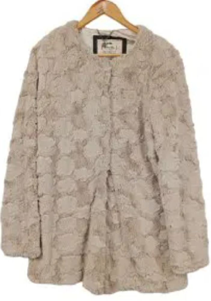 Manteau forrure en beige