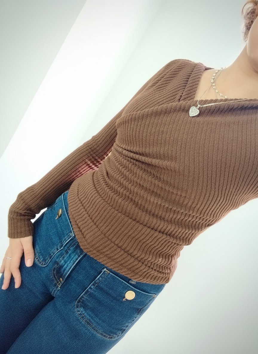 “Pull marron côtelé élégant 🤎”