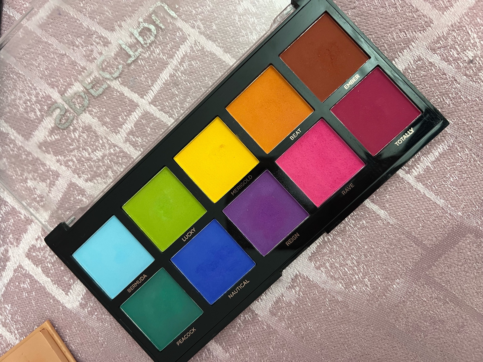 Des palettes et maquillage